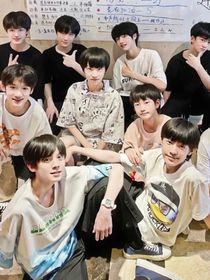 TF家族三代：退役大哥大战私生