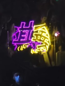 他只是经过l