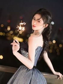 回首不见她