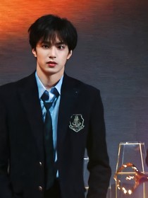 刘耀文：学姐请你爱上我