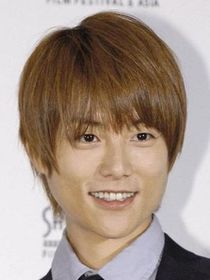 四个男生与两个女生的兄弟姐妹
