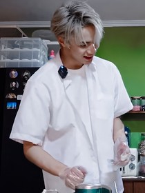 刘耀文：放弃追校草后他竟然主动来追我！