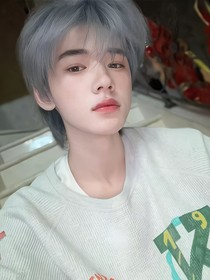 文軒：撐傘也是雨中人