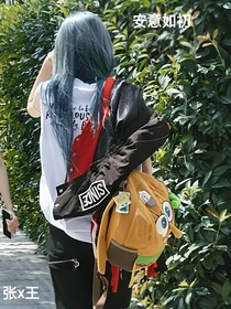 奕……安