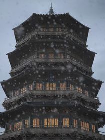 今兮何故
