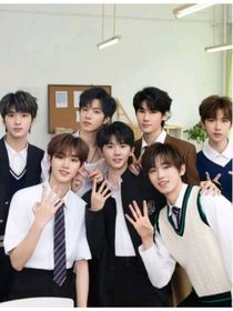 从一无所有变成世界首富千金大小姐，身边有七个男宠