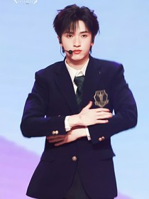 严浩翔：软娃抱怀里