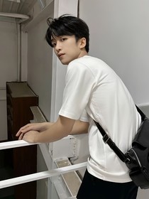黃子弘凡：青春扉頁