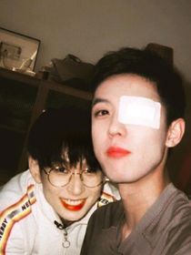 纬钧：你说什么我真的听不见