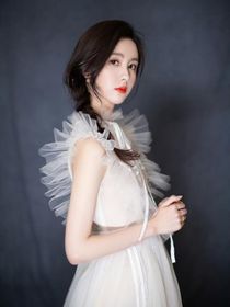 陈都灵：明明可以靠实力却靠颜值
