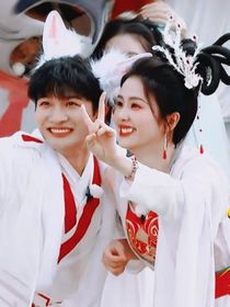 林深見鹿：他逗她玩，她看他笑