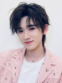 宋亚轩：小狗也会谈恋爱？