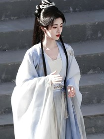 少年白马醉春风：铃兰花