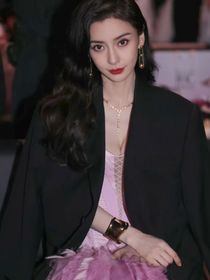 富婆：不开心有的是人哄