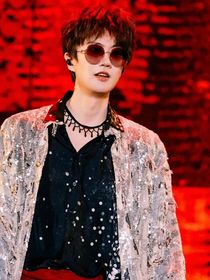嵩谦：戴了choker就是小狗嘛