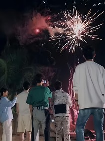 再就业男团：烟视媚行