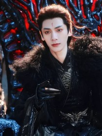 长月烬明：她的白月光和黑月光