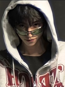 校霸他要向我身邊的男人討債？！