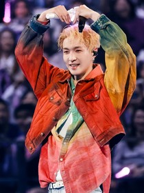张艺兴：祝你们未来一片光明！