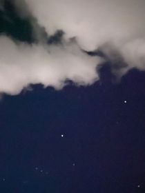 星星躲進(jìn)云里