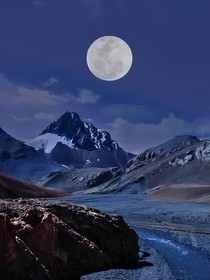 念山之月