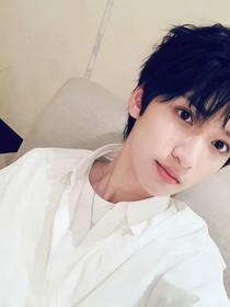 八月见你