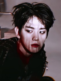 邊伯賢：撩起她的裙擺