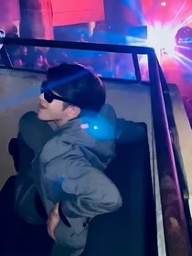 蔡徐坤：握紧爱妻的手