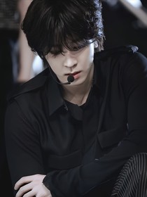 全圆佑：残月下偷吻他的影子
