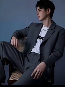 闪婚后，疯批王少溺宠甜妻