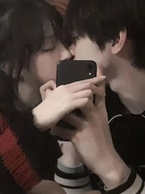 高冷校花和腹黑校霸