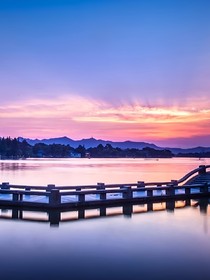凹凸：破晓的黎明