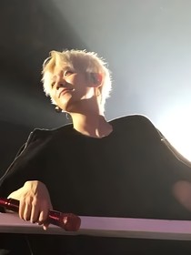 邊伯賢：明媚在盛夏