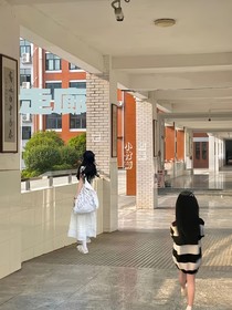 走廊的相遇