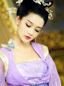 元淳女帝：浴火重生的传奇之路