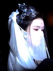 七夜雪：近白