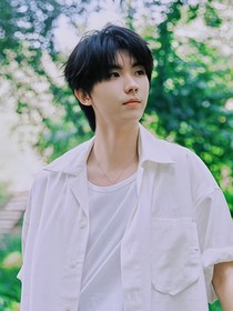 马嘉祺：偷吻野玫瑰