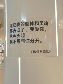 暗红色的房间