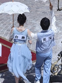 林深时见鹿，梦醒时见你——