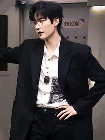 战至巅峰：素人妹妹攻略偶像