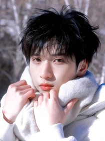 少年與她：嚴(yán)浩翔的隔壁戀曲
