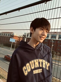 吴俊霆：盛夏的暗恋