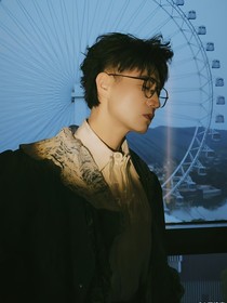 王铮亮：似是春来日