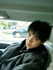 黄明昊：小狗只会爱主人