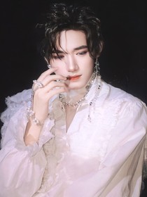 被顶级魅魔硬控住了