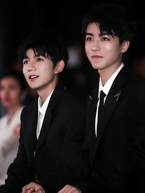 老师！小王缠着我谈恋爱！