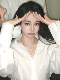 他看到光的背面