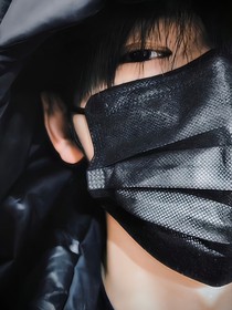 宋亞軒：悶青色