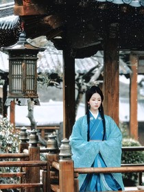 云之羽：溺于一輪明月