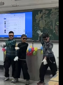 驚！高冷班霸居然談了？